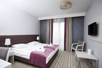 Фото номера Улучшенный двухместный номер с 2 отдельными кроватями Отель Hotel Kristoff г. Łaszków 5