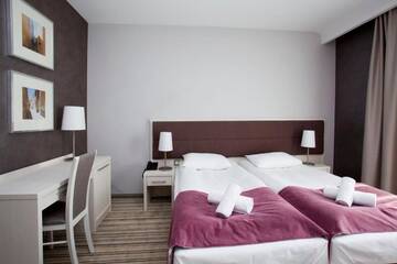 Фото номера Улучшенный двухместный номер с 2 отдельными кроватями Отель Hotel Kristoff г. Łaszków 7